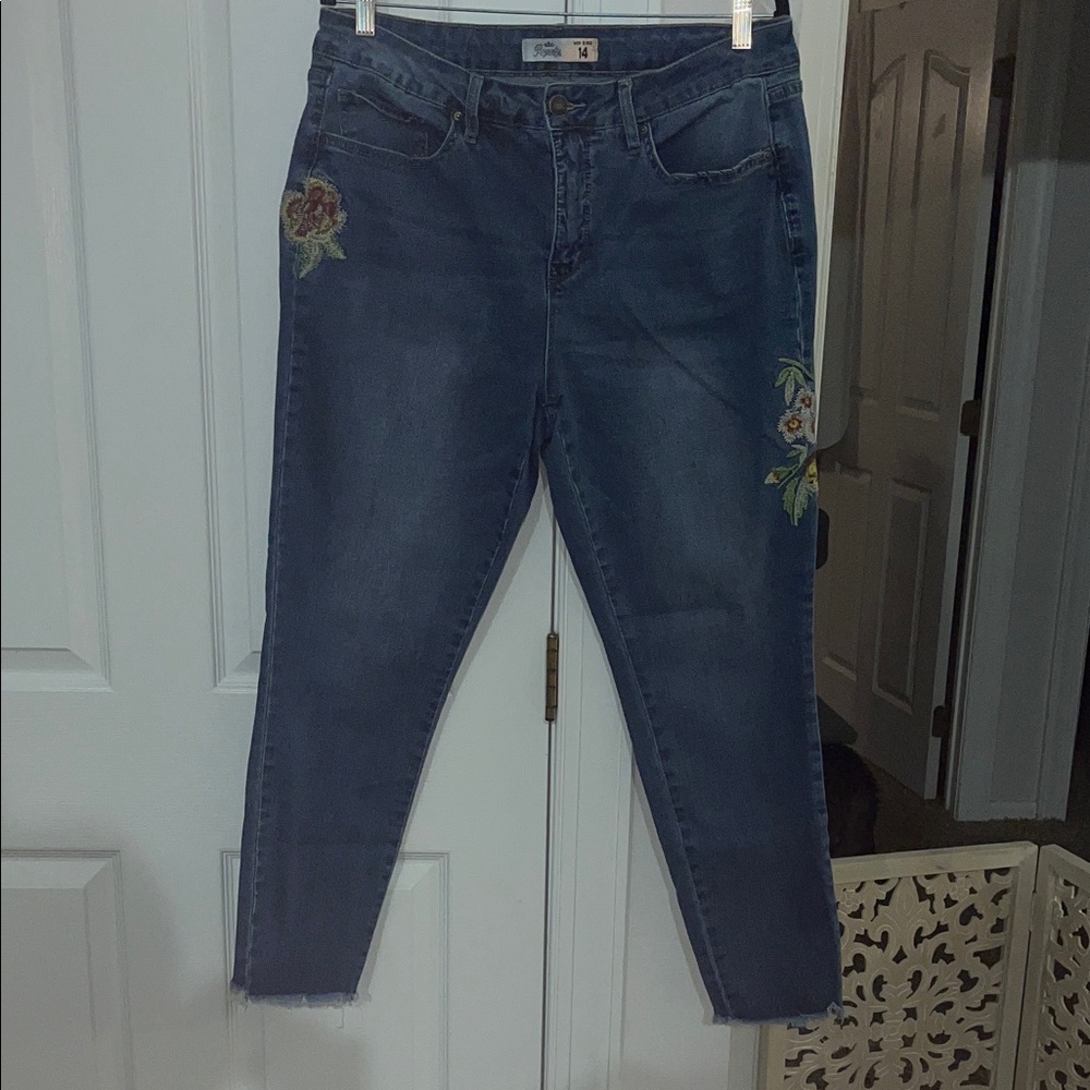 Royalty For Me floral embroidered mid rise cropped blue skinny jeans size 14